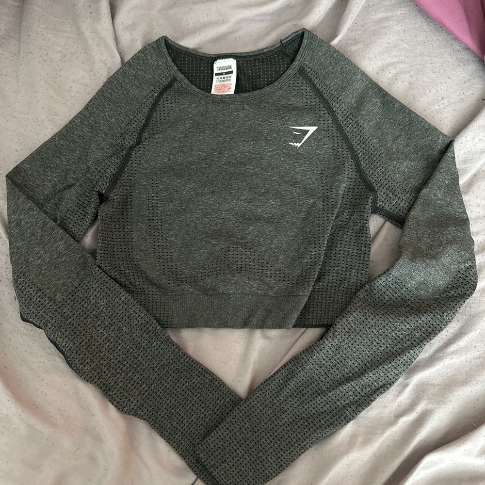 like new gymshark cropped shirt 🦋